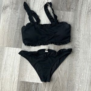 CUPSHE RUFFLED BLACK BIKINI SIZE MEDIUM